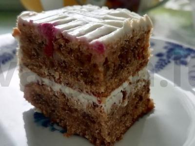 Morkų tortas su varškės kremu pagrindine nuotrauka