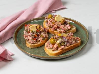 Užkandis su tunu ir daržovėmis pagrindine nuotrauka