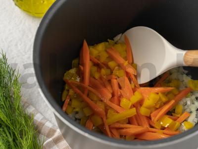 Vegetariškas plovas su grybais lėtoje viryklėje Žingsnis 3