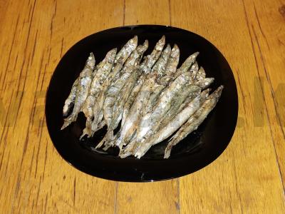 Šprotai ant anglių „Kaip sėklos“ pagrindine nuotrauka