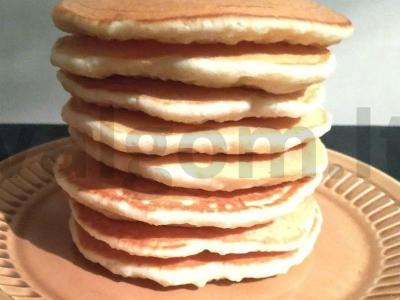 Kefyro blynai su blynų miltais pagrindine nuotrauka