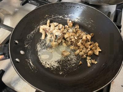 Šventinis salotas su grietinės-grybų padažu Žingsnis 7