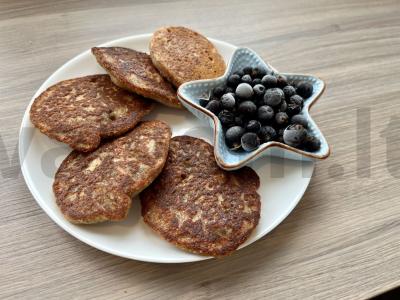 Žaliosios grikių keksiukai su vienišais bananais pagrindine nuotrauka