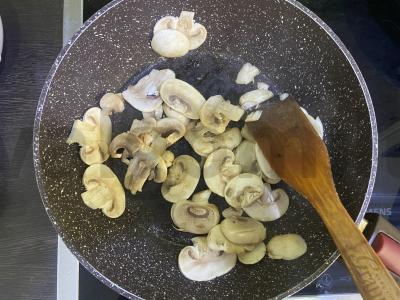 Risotto su grybais be grietinėlės Žingsnis 2