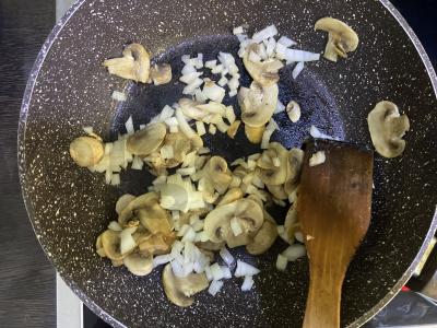 Risotto su grybais be grietinėlės Žingsnis 3