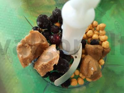 Baltymų kokteilis su avinžirniais ir serbentais Žingsnis 1