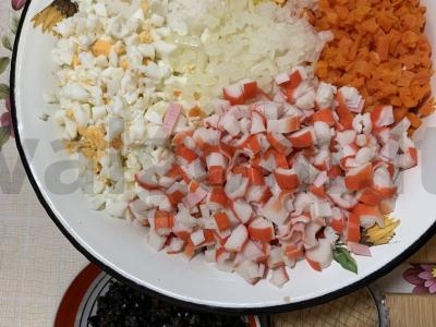 Krabų salotos su alyvuogėmis Žingsnis 2