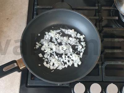 Bulvių zrazai su grybais ir svogūnais Žingsnis 1