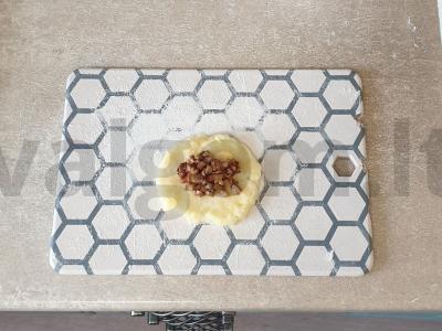 Bulvių zrazai su grybais ir svogūnais Žingsnis 6