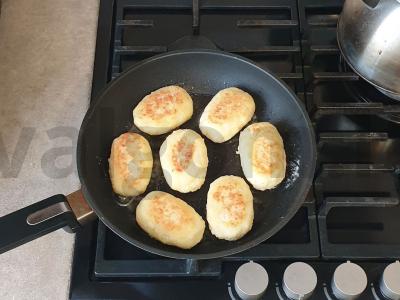 Bulvių zrazai su grybais ir svogūnais Žingsnis 8