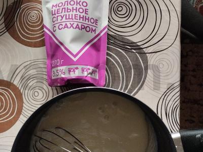 „Napoleonas“ su kondensuotu pienu ir žemės riešutais Žingsnis 4