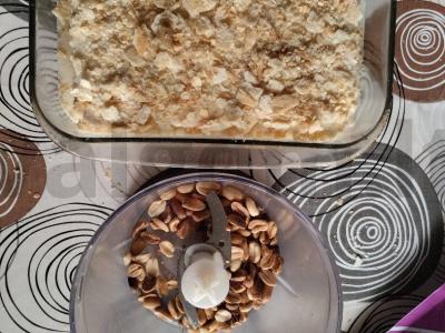 „Napoleonas“ su kondensuotu pienu ir žemės riešutais Žingsnis 6