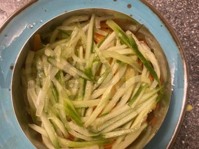 Porcijų sluoksniuotas salotas su raudonąja ikra Žingsnis 2