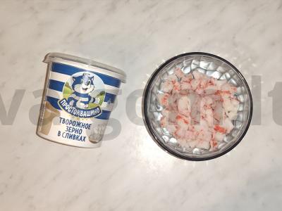 Salotas su krabų lazdelėmis, varške ir pomidorais Žingsnis 2