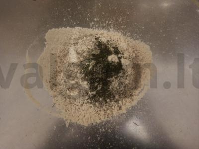 Kvietiniai blyneliai su krapais ir Adygei druska Žingsnis 1