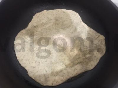 Kvietiniai blyneliai su krapais ir Adygei druska Žingsnis 5