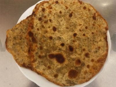 Kvietiniai blyneliai su krapais ir Adygei druska pagrindine nuotrauka