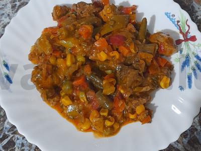 Meksikietiška mišrainė su kalakutiena pietums pagrindine nuotrauka