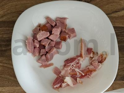 Sūrus sultinys su bekonu ir rūkyta kiaulės šonine Žingsnis 1