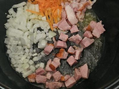 Sūrus sultinys su bekonu ir rūkyta kiaulės šonine Žingsnis 2