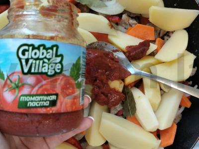 Kiaulienos azu su daržovėmis ir marinuotais agurkais Žingsnis 7