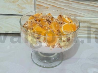 Švelnus varškės desertas su mandarinų ir bananų pagrindine nuotrauka