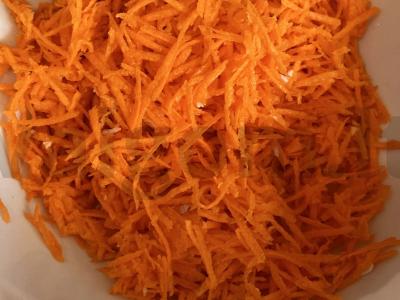 Aštrus morkų ir česnako užkandis Žingsnis 1