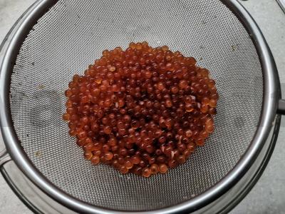 Raudonos žuvies ikra sūdyta Žingsnis 4