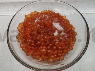 Raudonos žuvies ikra sūdyta Žingsnis 5