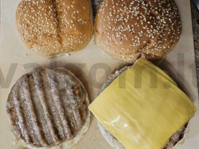 Burgeris su kotletu, agurku ir sūriu Žingsnis 3