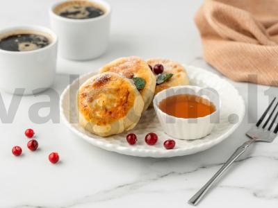 Varškėčiai su spanguolėmis pagrindine nuotrauka