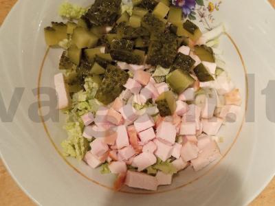 Salotos su rūkytomis vištienos krūtinėlėmis ir grietine Žingsnis 3