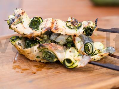 Spidini su jūrų lydeka ir grilyje keptais cukinijomis pagrindine nuotrauka