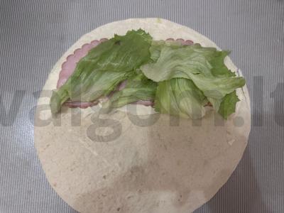 Ritinys su kumpiu ir lydytu sūriu Žingsnis 3