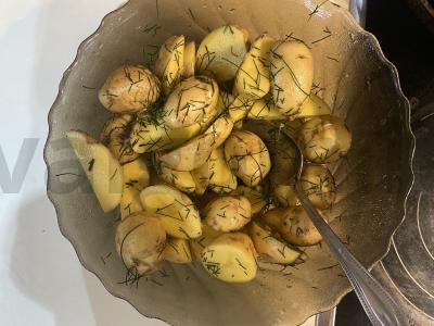 Vištienos kojos, keptos su jaunu bulvių Žingsnis 2