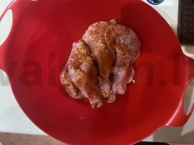 Vištienos kojos, keptos su jaunu bulvių Žingsnis 3