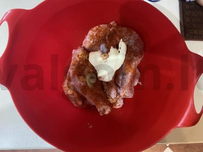 Vištienos kojos, keptos su jaunu bulvių Žingsnis 4