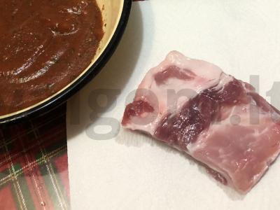 Kiaulienos šonkauliai pomidorų padaže Žingsnis 4