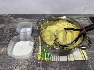 Bulvių košė riebioje pieno be sviesto Žingsnis 3