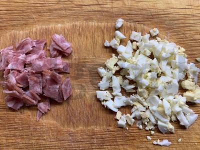 Salotas su kiaušiniais, dešra ir majonezu Žingsnis 1