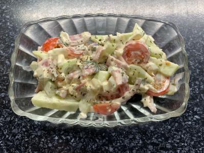 Salotas su kiaušiniais, dešra ir majonezu pagrindine nuotrauka