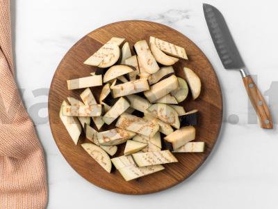 Korejiškai marinuoti baklažanai su morkomis Žingsnis 1