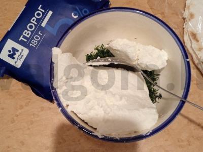 Sūrio, varškės ir žolelių vyniotiniai pusryčiams Žingsnis 1