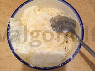 Sūrio, varškės ir žolelių vyniotiniai pusryčiams Žingsnis 3