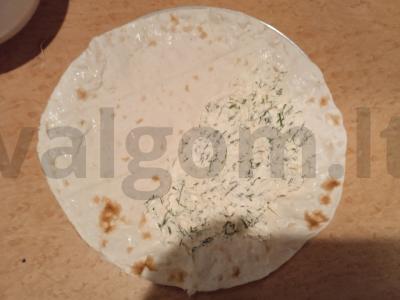 Sūrio, varškės ir žolelių vyniotiniai pusryčiams Žingsnis 6