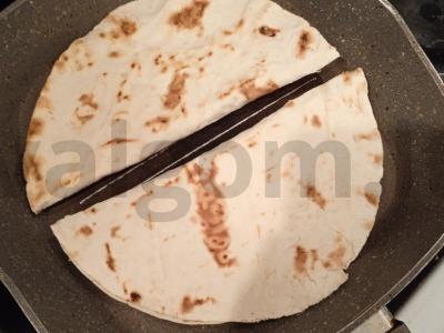 Sūrio, varškės ir žolelių vyniotiniai pusryčiams Žingsnis 7