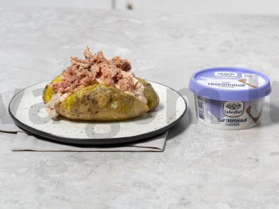 Bulvės su plaktos fetos ir tuno pagrindine nuotrauka