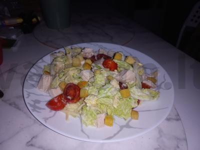 Cezario salotas su vištienos filė ir gaudos sūriu Žingsnis 4