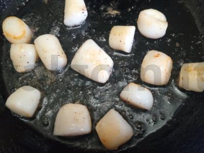 Salotas su jūros midijomis ir grūdėtos garstyčių padažu Žingsnis 3