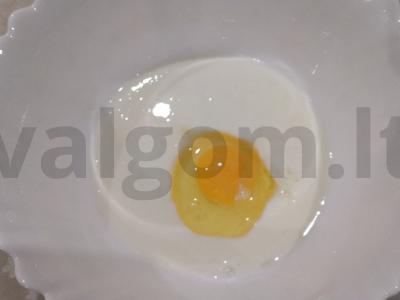 Žalioji pyragas su žaliu svogūnu ant kefyro Žingsnis 3